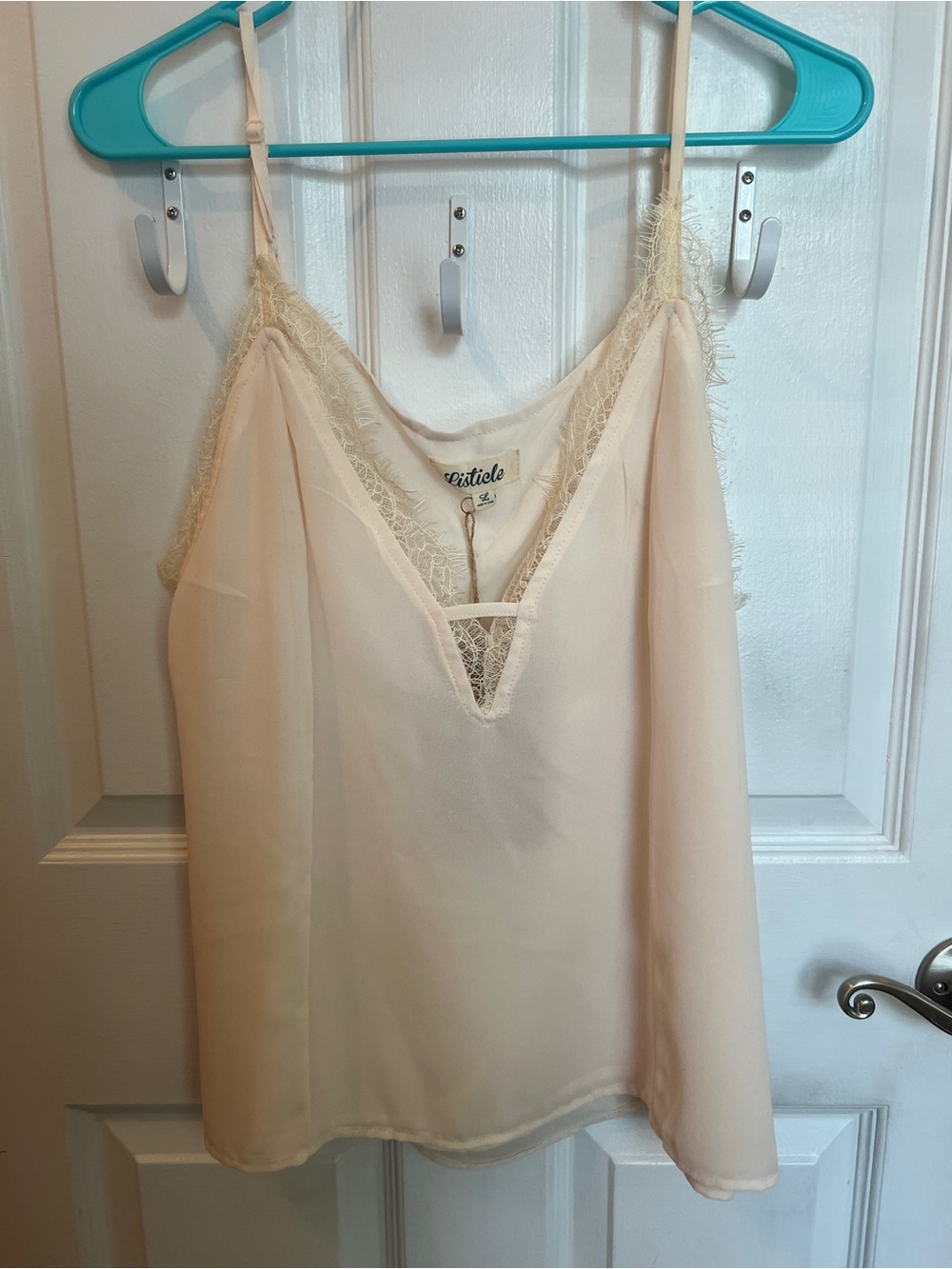 Listicle Cream Lace-Trim V-Neck Cami Top NWT Large